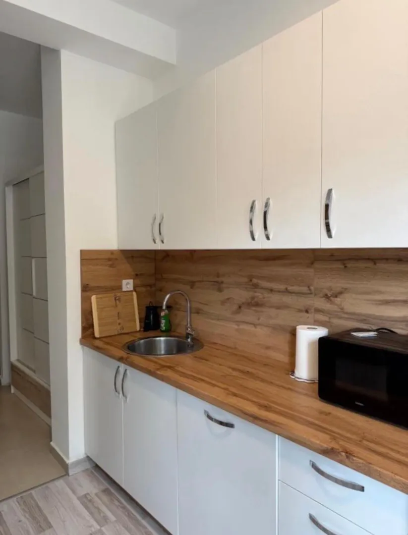 Izdavanje, jednosoban stan, 42m², Centar, Bar