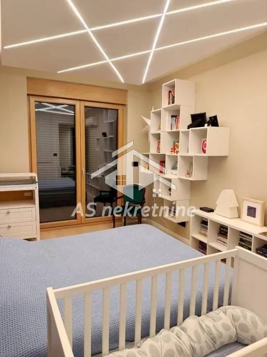 Izdavanje, četvorosoban stan, 103m², Stari Grad, Beograd