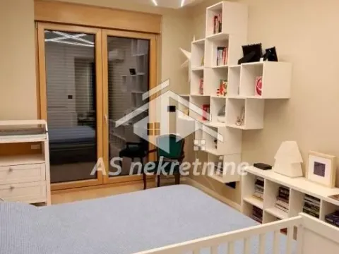 Izdavanje, četvorosoban stan, 103m², Stari Grad, Beograd - image 11