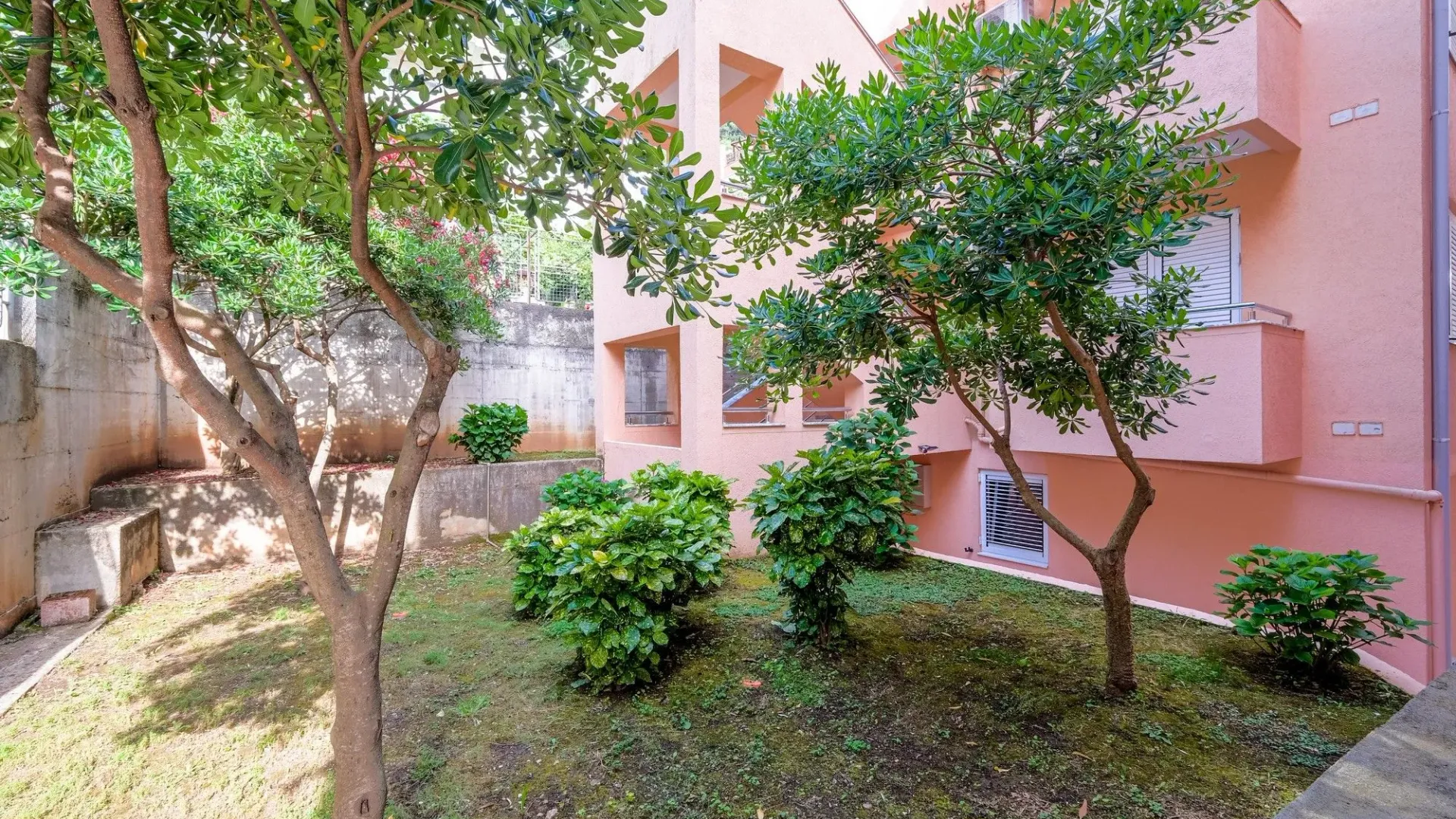Sale, hospitality venue, 1256m², Podkošljun, Budva