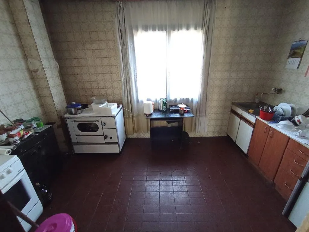 Sale, house, 300m², Tološi, Podgorica
