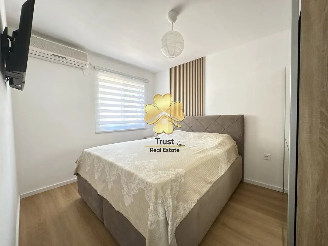 Furnished bedroom with a double bed.