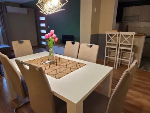 Izdavanje, jednosoban stan, 55m2, Cetinje Izdavanje, jednosoban stan, 55m2, Cetinje