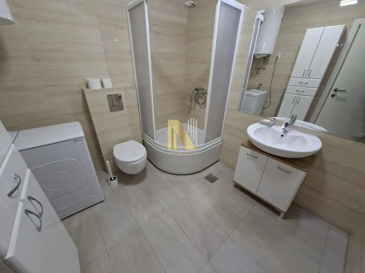 Izdavanje, dvosoban stan, 49m², Centar, Novi Sad