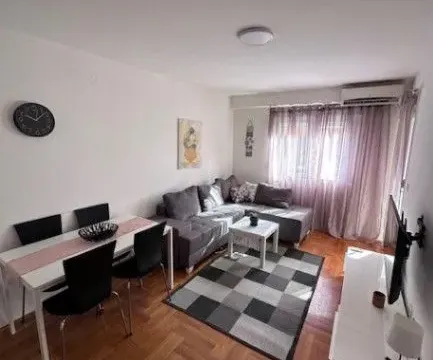 Izdavanje, dvosoban stan, 56m², Podgorica, Crna Gora