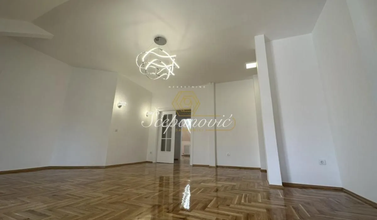 Prodaja, četvorosoban stan, 99m², Centar, Novi Sad
