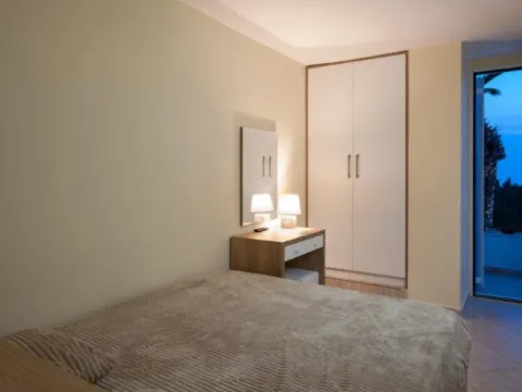 Izdavanje, kuća, 200m², Sveti Stefan, Budva - image 13