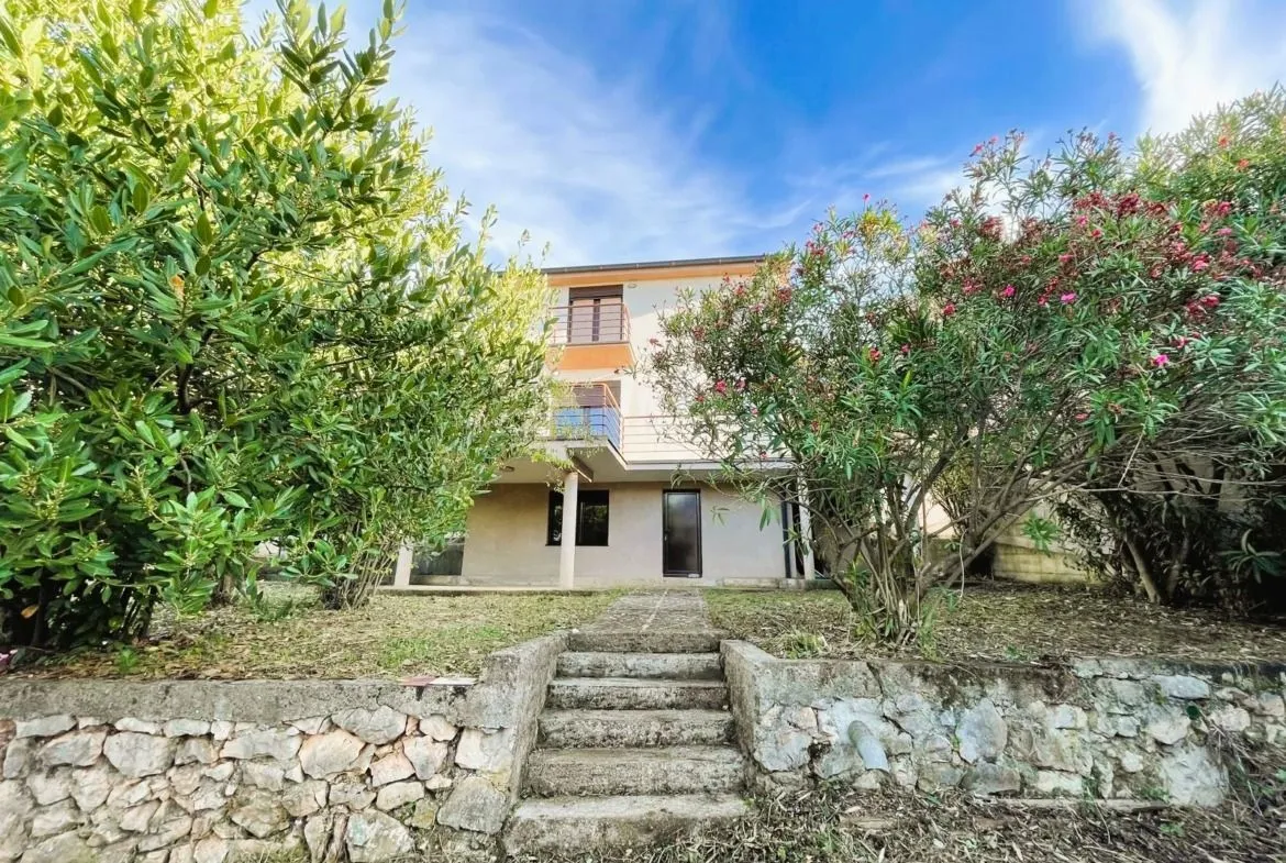 Prodaja, kuća, 145m², Utjeha, Bar