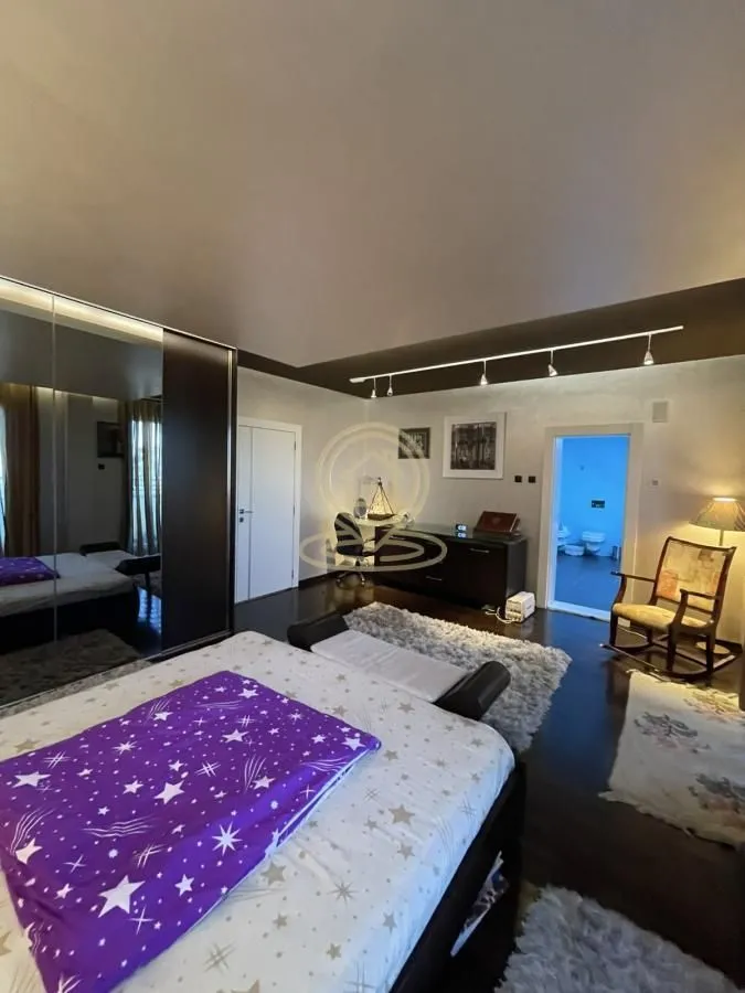 Izdavanje, stan, 310m², Grbavica, Novi Sad Sve Podlokacije