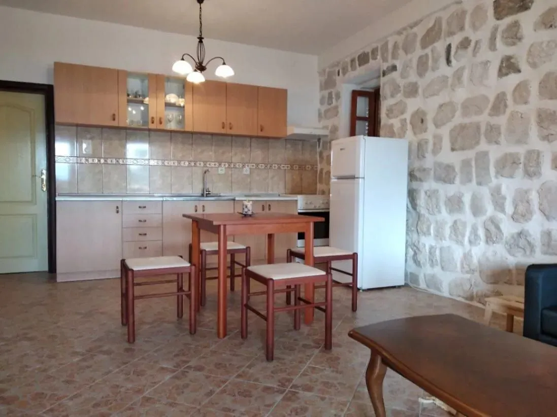 Prodaja, dvosoban stan, 87m², Perast, Kotor