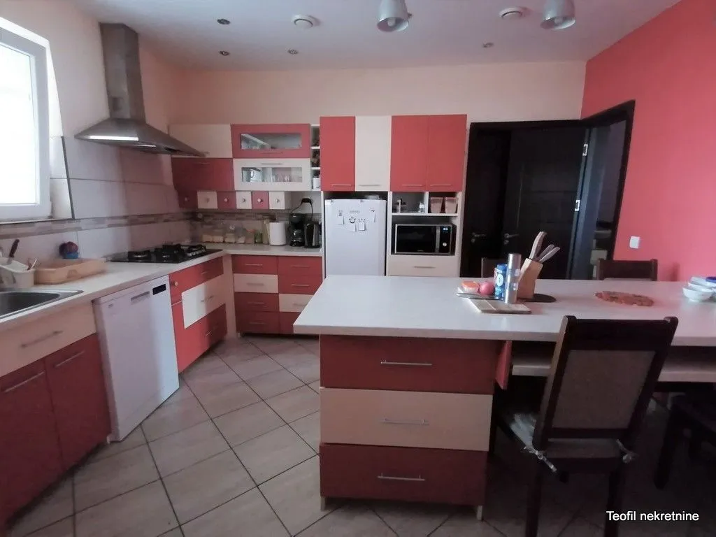 Prodaja, kuća, 256m², Surčin, Beograd