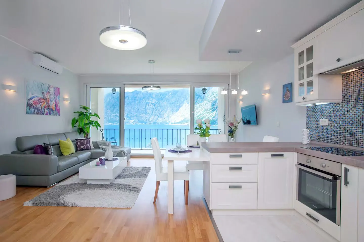 Prodaja, trosoban stan, 100m², Prčanj, Kotor