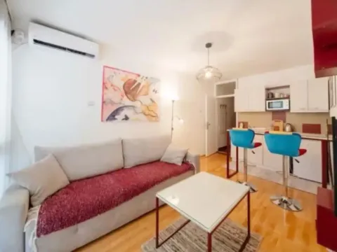 Izdavanje, jednosoban stan, 450m2, Blok 5, Podgorica