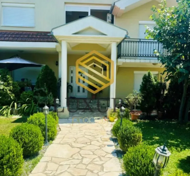 Izdavanje, kuća, 200m², Donja Gorica, Podgorica