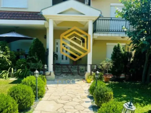 Izdavanje, kuća, 200m², Donja Gorica, Podgorica - image 1