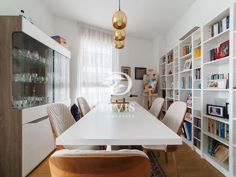 Prodaja, četvorosoban stan, 107m², Savski Venac, Beograd