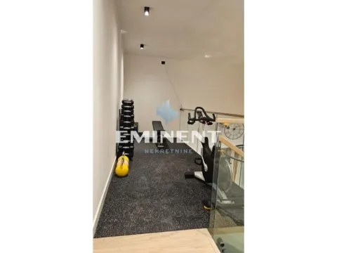 Izdavanje, četvorosoban stan, 160m², Savski Venac, Beograd - image 12