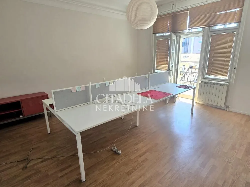 Rent, four bedroom apartment, 123m², Stari Grad, Beograd