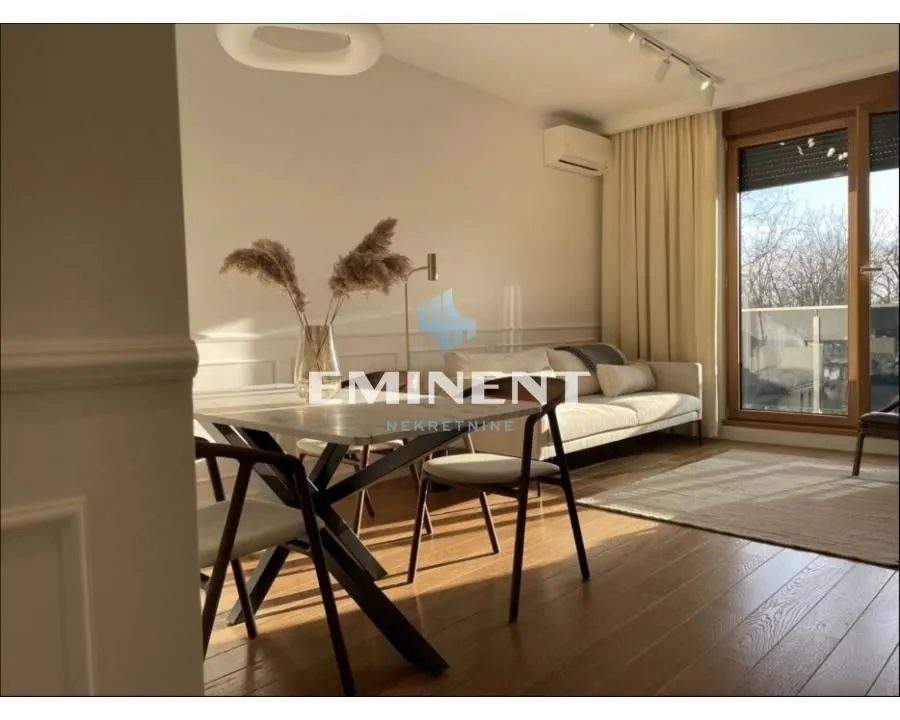 Izdavanje, trosoban stan, 70m², Zemun Sve Podlokacije, Beograd