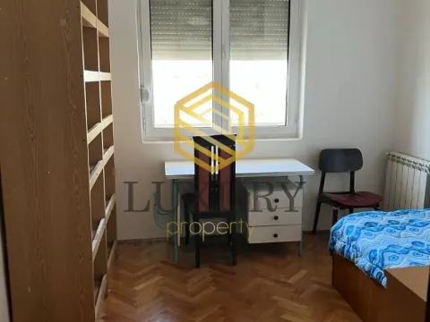 Izdavanje, kuća, 250m², Tološi, Podgorica - image 17