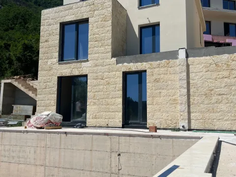 Kuća in Podmaine