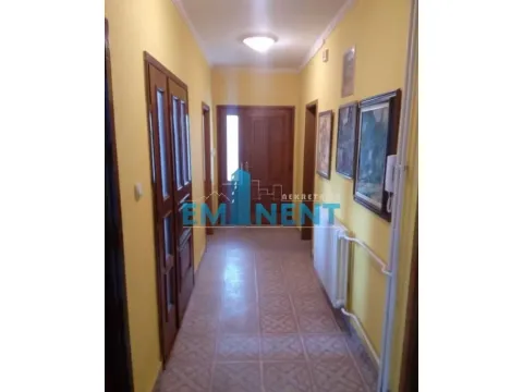 Izdavanje, kuća, 360m², Zemun Gornji Grad, Zemun Sve Podlokacije - image 9