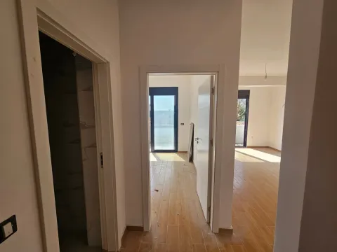 Prodaja, jednosoban stan, 48m², Ulcinj, Crna Gora - image 16