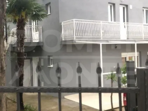 Rent, one bedroom apartment, 75m², Tivat, Crna Gora - image 11