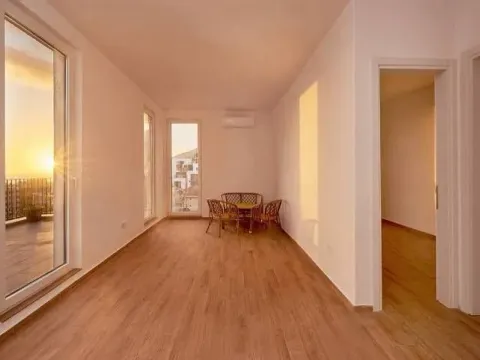 Sale, one bedroom apartment, 76m², Bečići, Budva - image 2