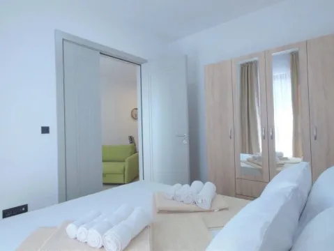 Rent, one bedroom apartment, 48m², Bečići, Budva - image 8