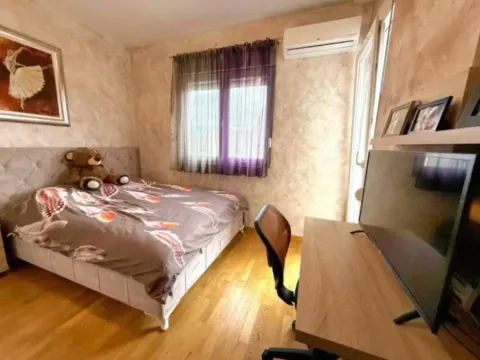 Prodaja, trosoban stan, 100m², Stari Aerodrom, Podgorica - image 7