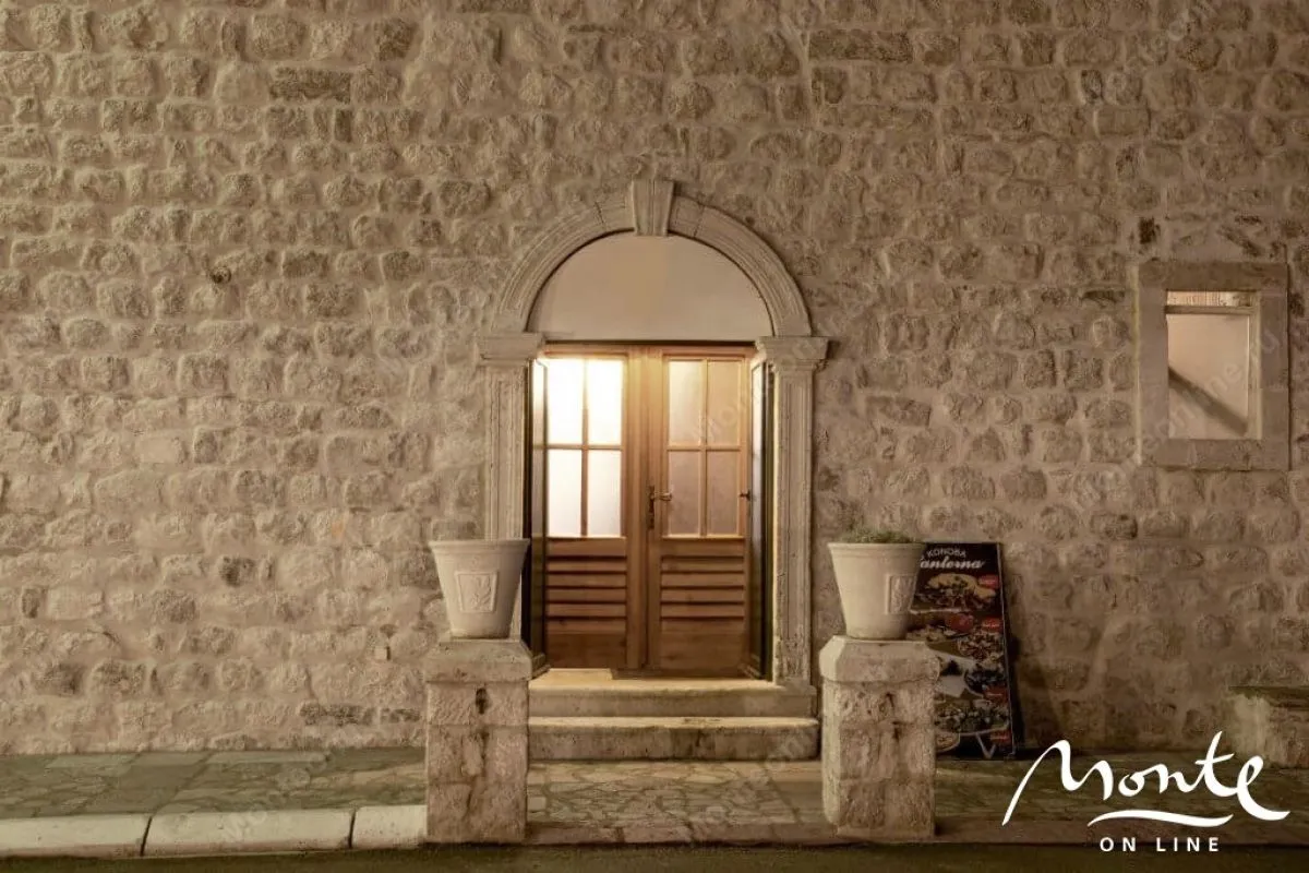 Prodaja, kuća, 330m², Prčanj, Kotor