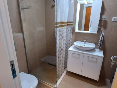 Izdavanje, jednosoban stan, 42m², Tološi, Podgorica - image 3