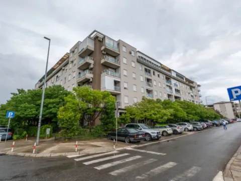 Izdavanje, stan, 97m², Blok 9, Podgorica