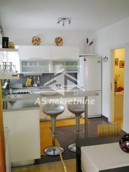 Izdavanje, dvosoban stan, 70m², Novi Beograd Sve Podlokacije, Beograd