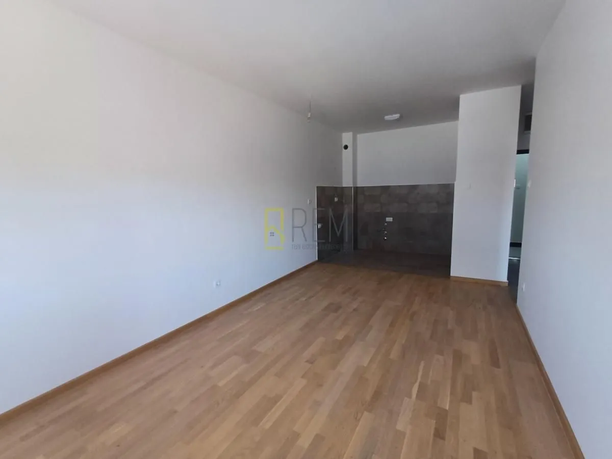Prodaja, jednosoban stan, 45m², Pobrežje, Podgorica