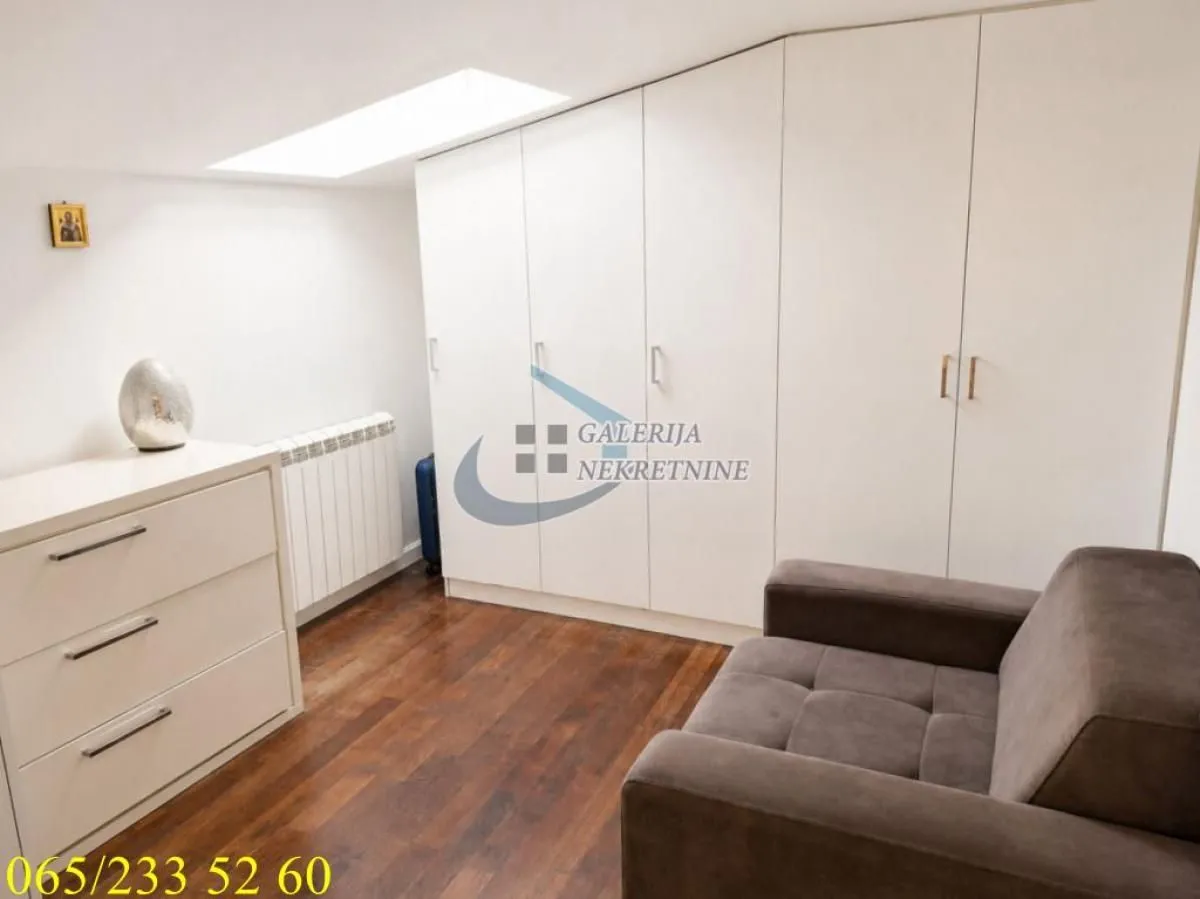 Prodaja, četvorosoban stan, 105m², Vojvode Vlahovica, Beograd