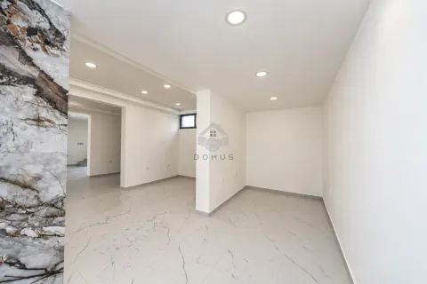 Rent, office space, 100m², Dalmatinska ulica, Podgorica - image 12