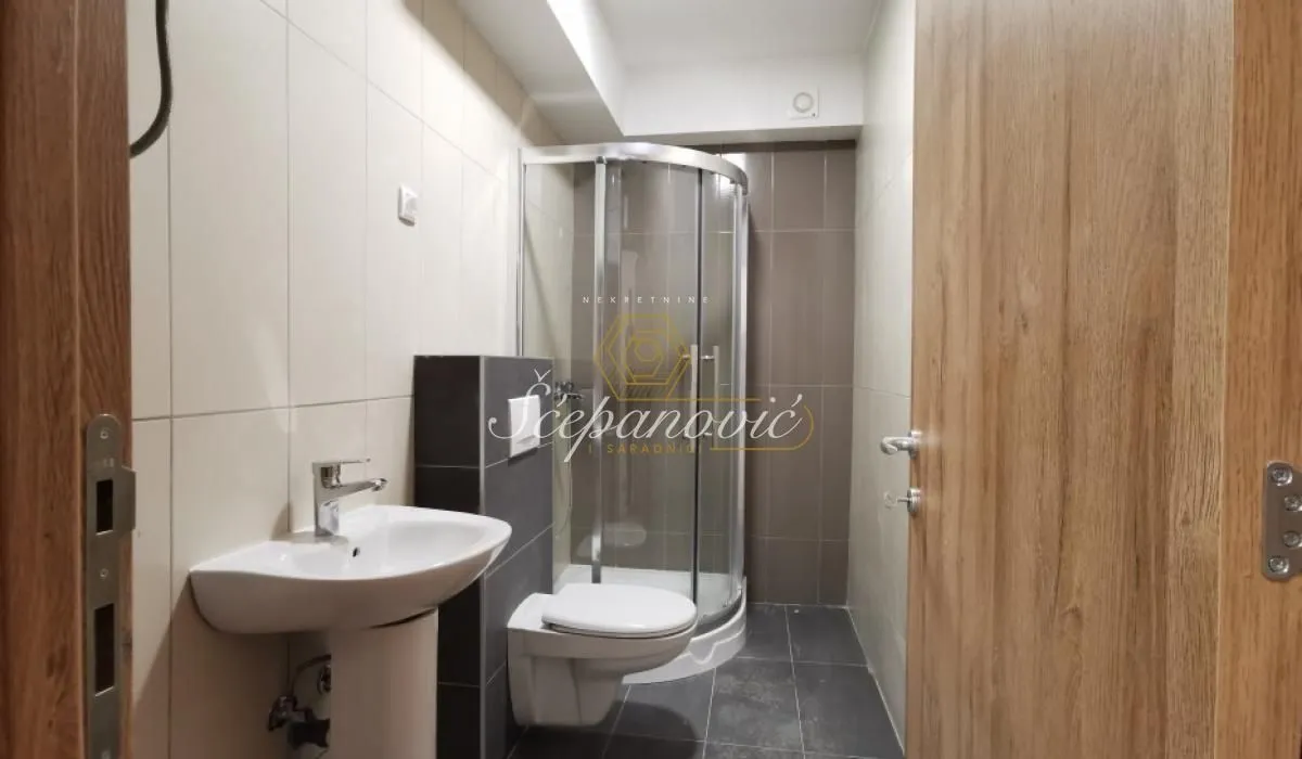Prodaja, četvorosoban stan, 103m², Salajka, Novi Sad Sve Podlokacije