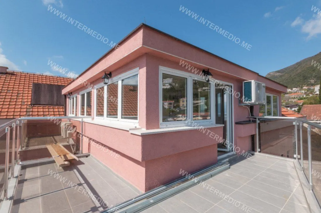 Prodaja, dvosoban stan, 109m², Đenovići, Herceg Novi