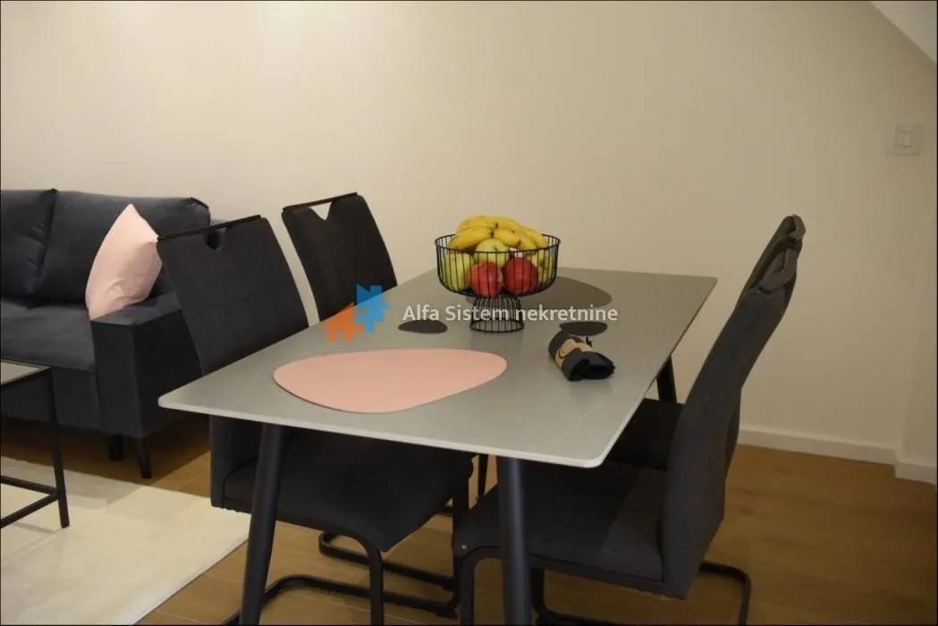 Izdavanje, trosoban stan, 74m², Stari Grad, Beograd