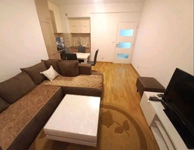 Izdavanje, dvosoban stan, 55m², Stari Aerodrom, Podgorica
