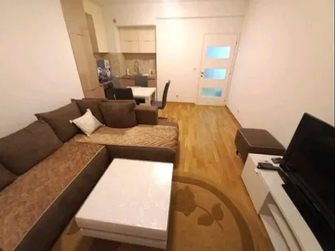 Izdavanje, dvosoban stan, 55m², Stari Aerodrom, Podgorica