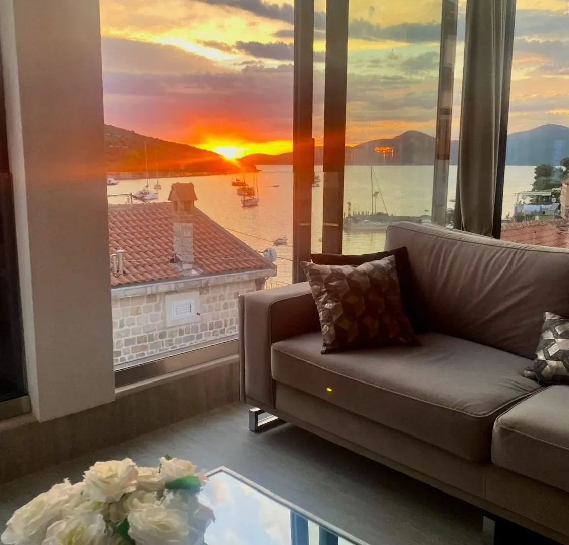 Izdavanje, kuća, 200m², Bigova, Kotor