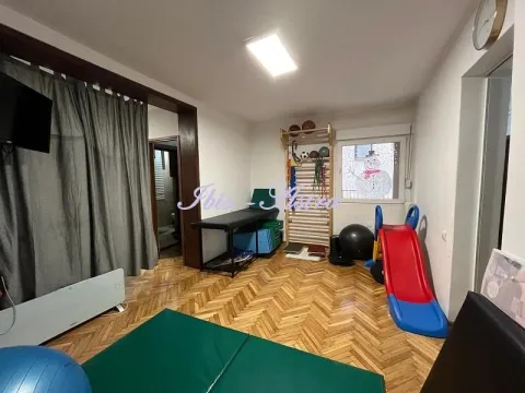 Prodaja, trosoban stan, 71m², Lekino Brdo, Voždovac Sve Podlokacije - image 1