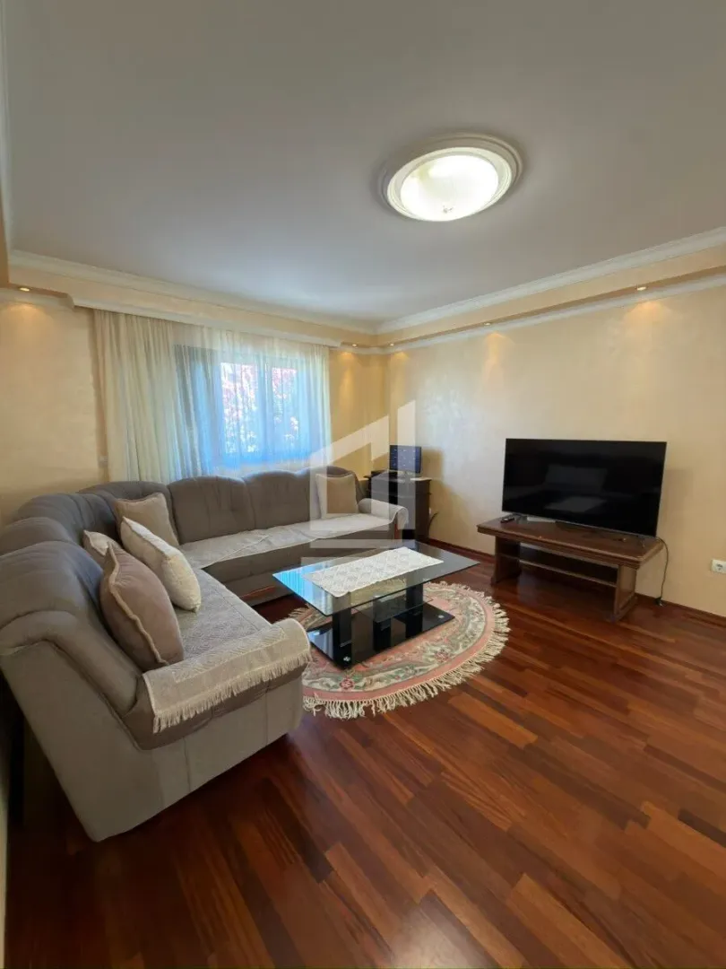 Rent, house, 220m², Stari Aerodrom, Podgorica