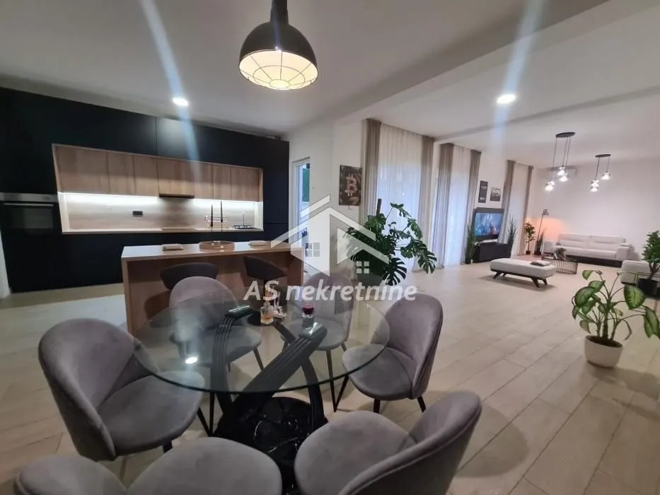 Izdavanje, stan, 240m², Savski Venac, Beograd