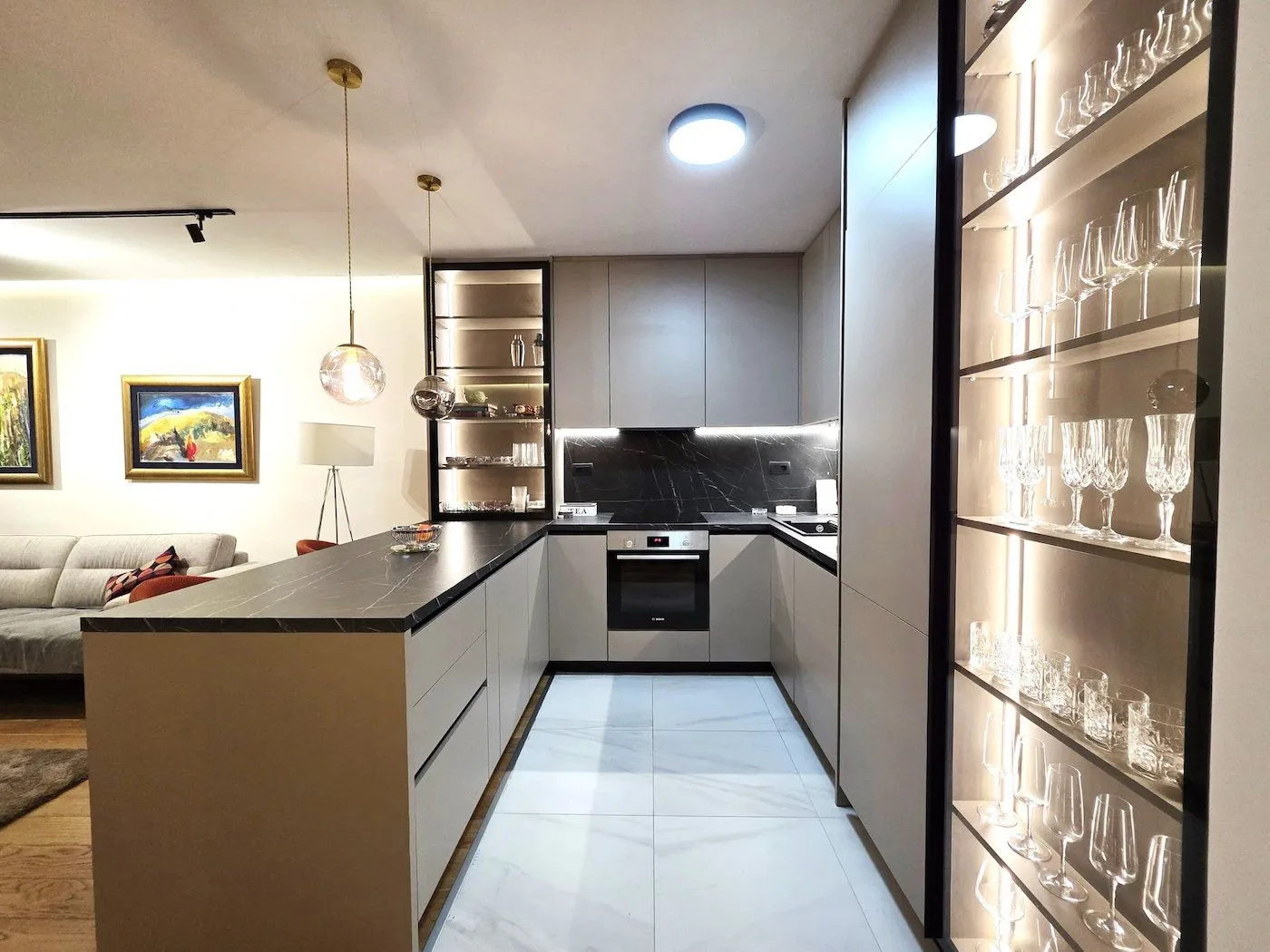 Izdavanje, stan, 105m², Central Point, Podgorica