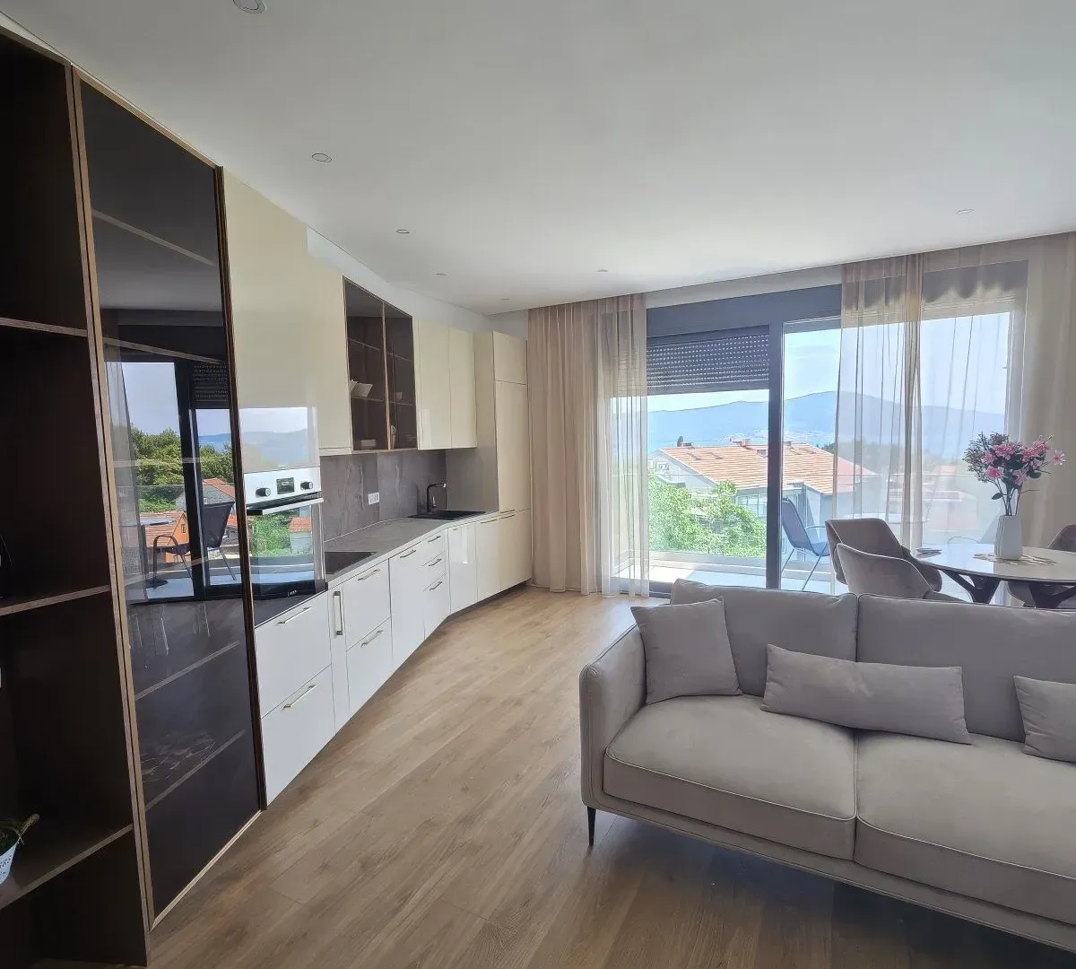Prodaja, dvosoban stan, 76m², Kava, Tivat