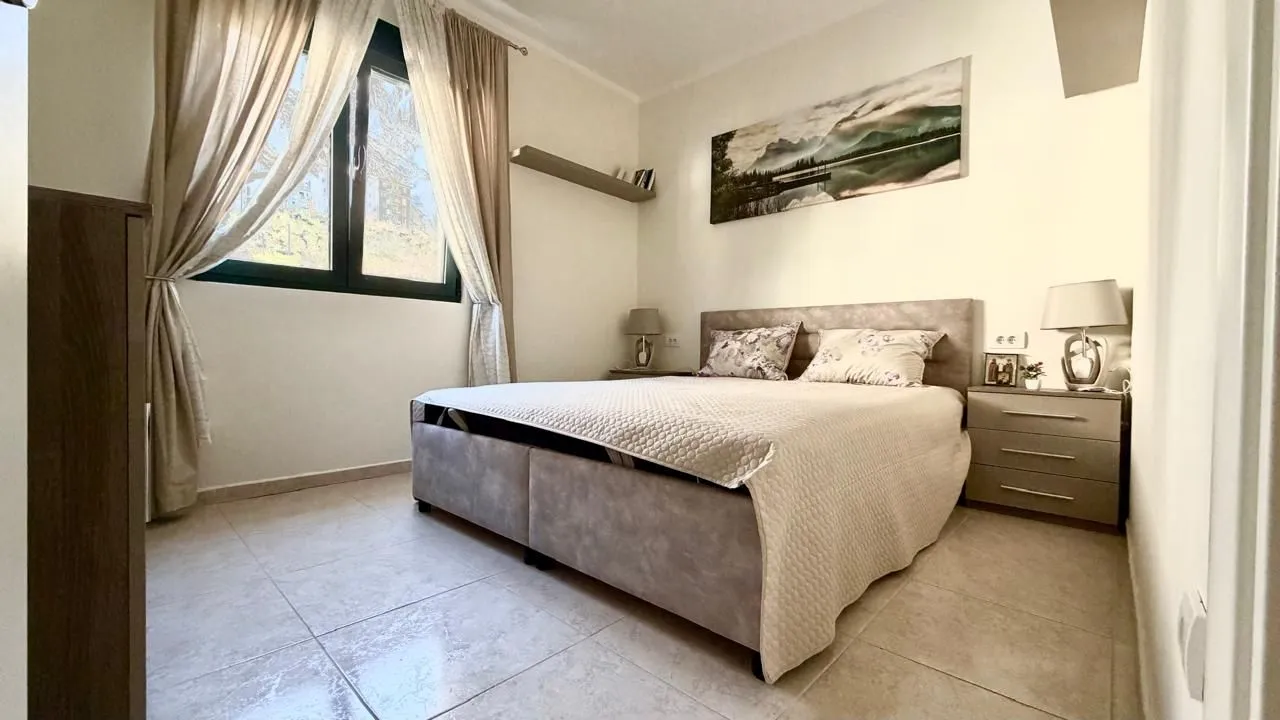 Prodaja, dvosoban stan, 90m², Dobrota, Kotor
